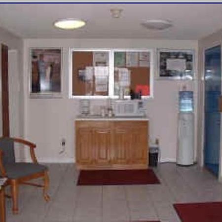 Port Lodge Motel Pulaski Экстерьер фото