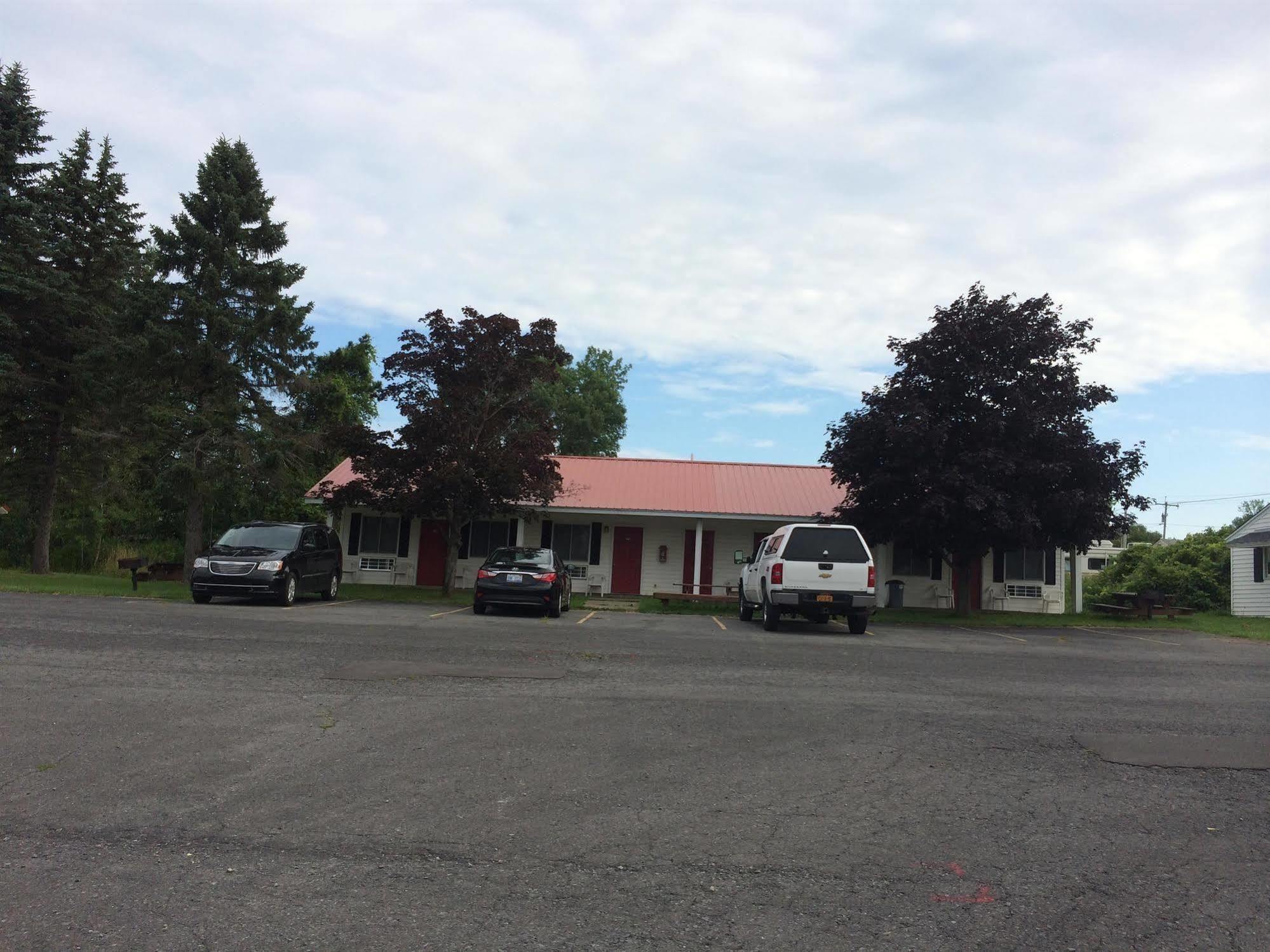 Port Lodge Motel Pulaski Экстерьер фото
