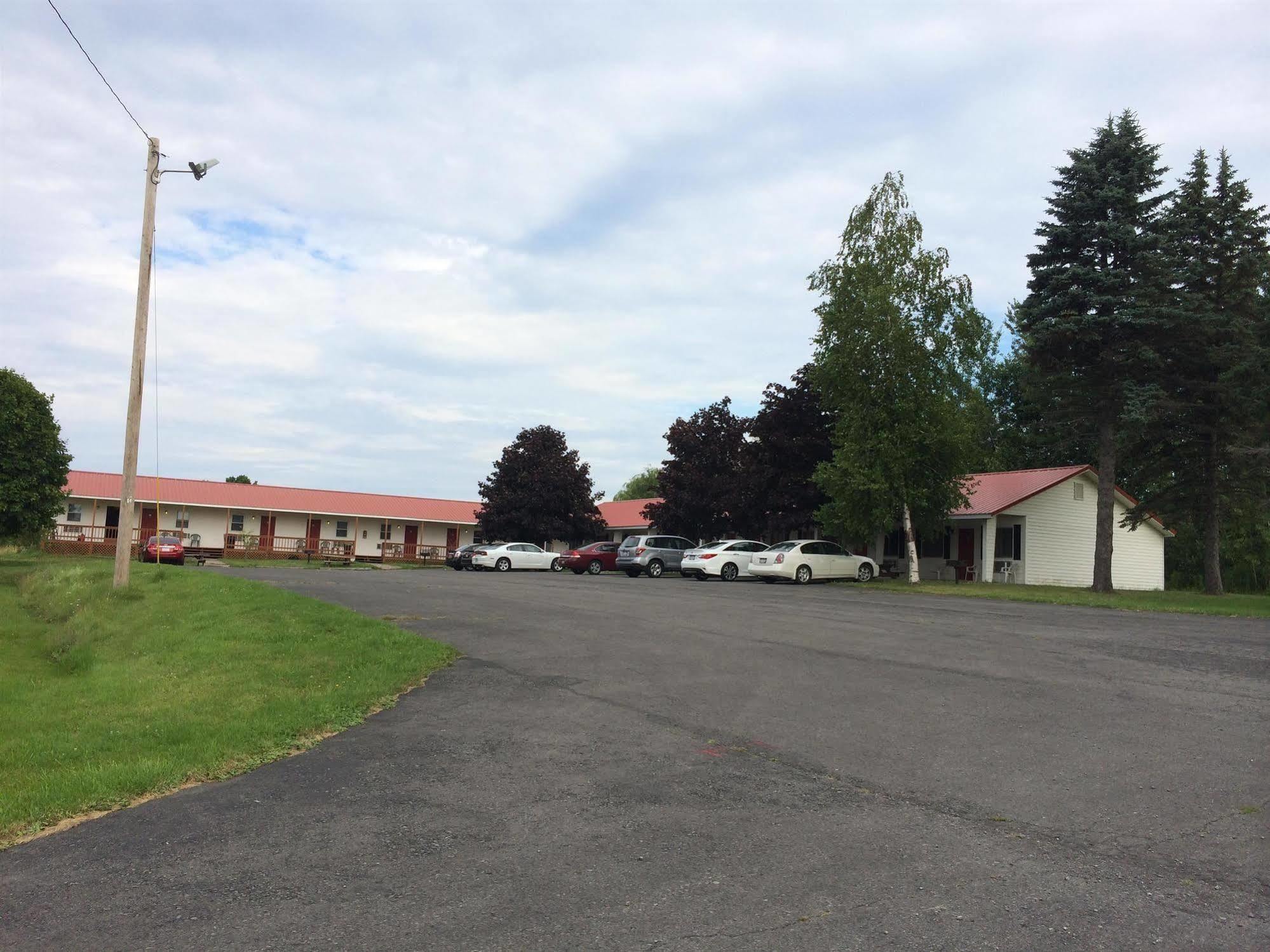 Port Lodge Motel Pulaski Экстерьер фото