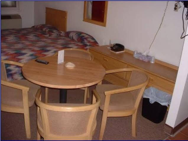Port Lodge Motel Pulaski Экстерьер фото